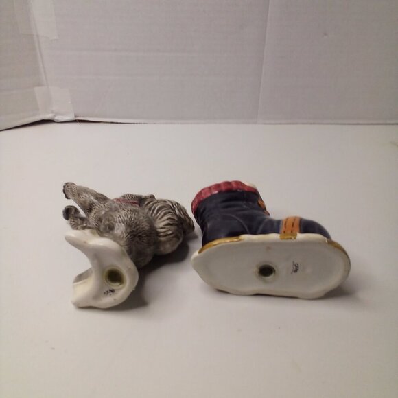 Squirrel Ice Skate Boot Salt Pepper Shakers Ceramic Chipped - Picture 14 of 16